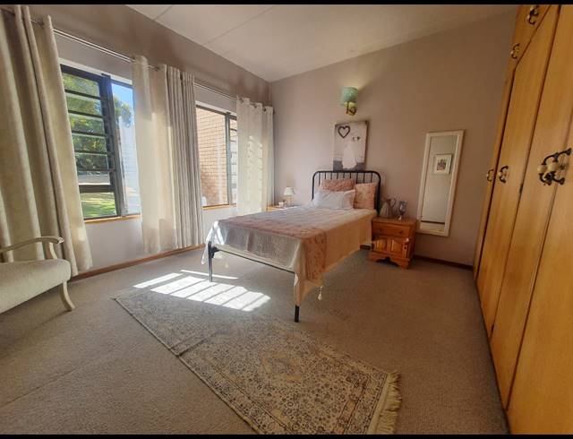 5 BEDROOM HOUSE FOR SALE IN VANDERBIJLPARK SE 3